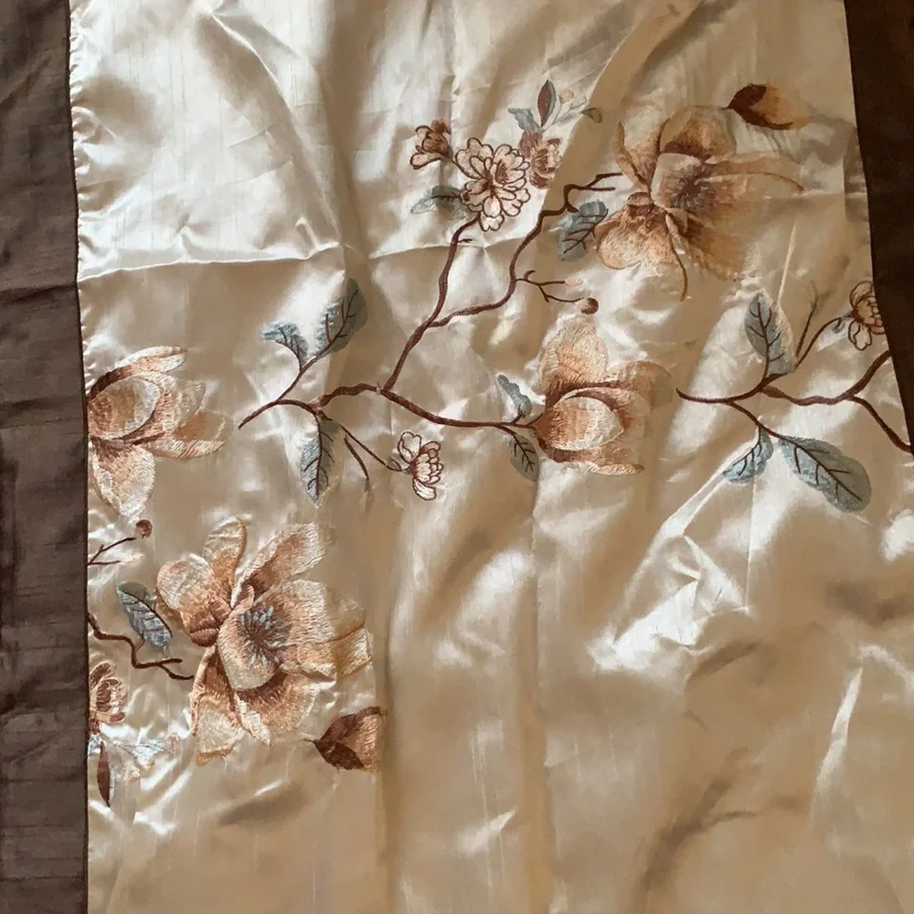 NEW 2 EMBROIDERED PILLOWCASES KING SIZE LARGE FLOWERS FLORAL PAIR Brown